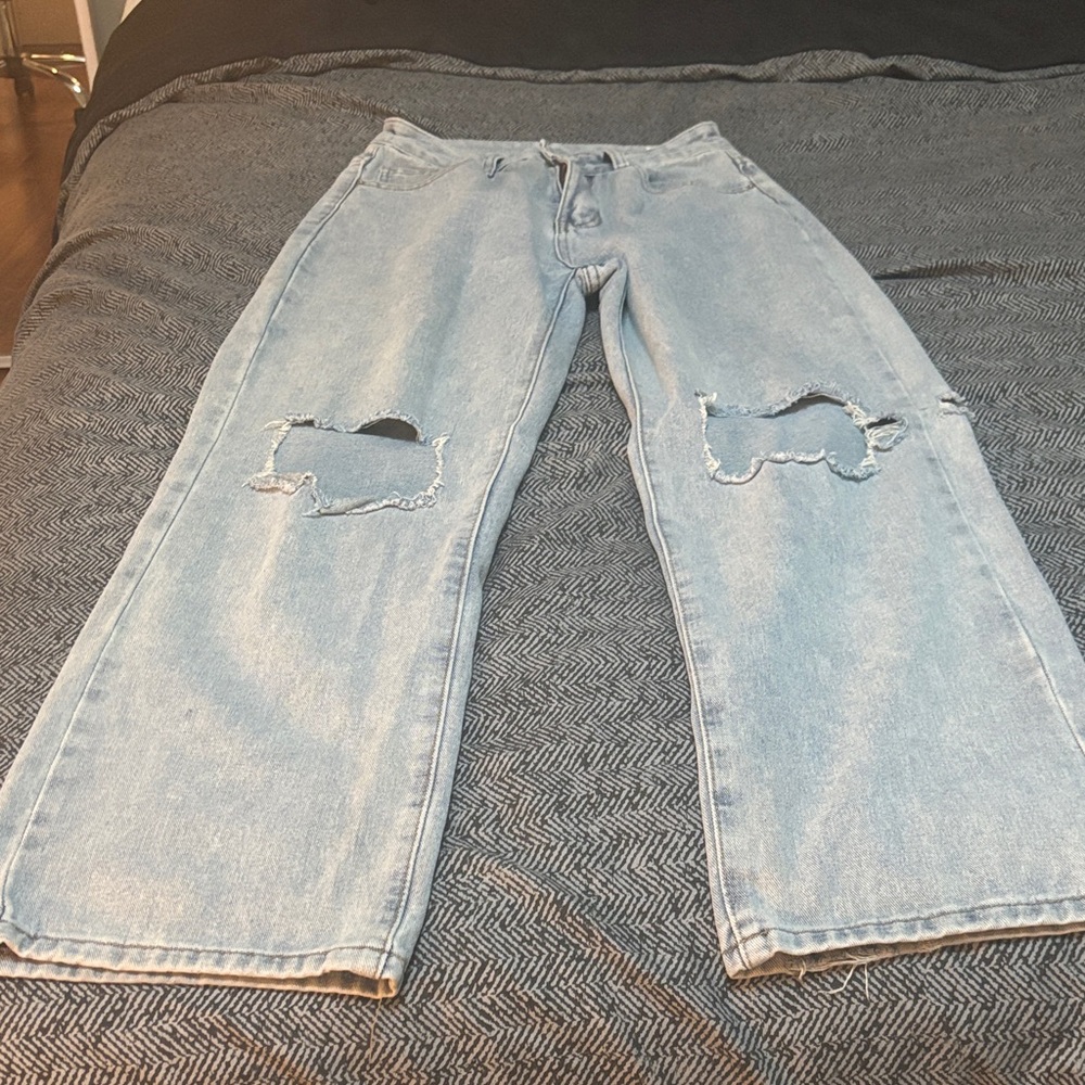 SHEIN Men's Relaxed Fit Distressed Denim